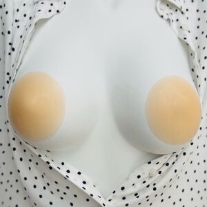 (PACK OF 8) Seamless Nude Silicone Reusable Nipple Covers (Beige)